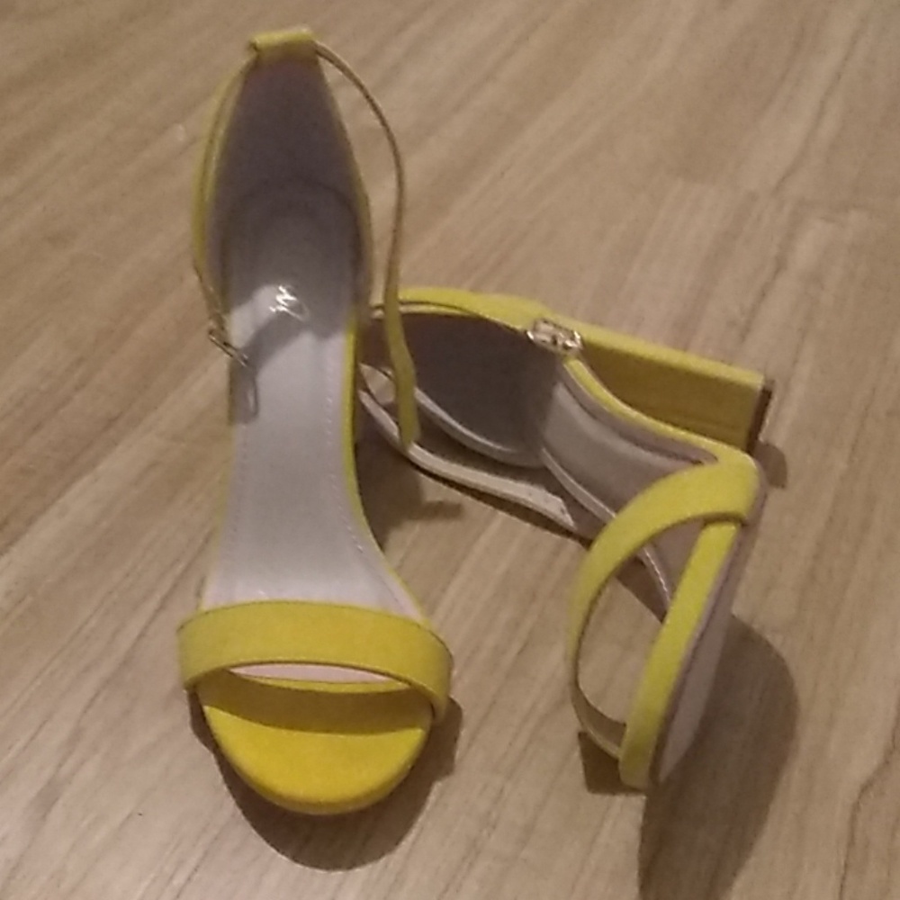 Heels - Picture 2 of 2